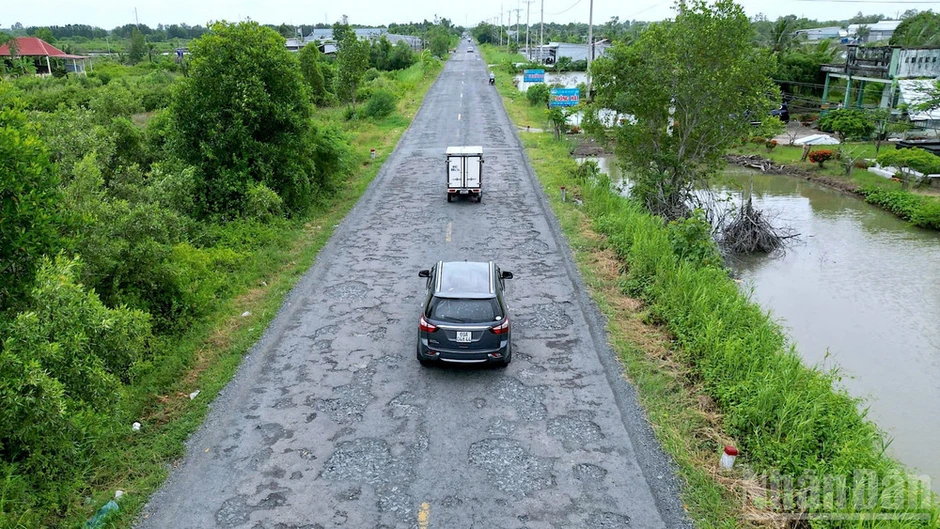 Kiên quyết xử lý tình trạng thi công ì ạch trên Quốc lộ 1A đoạn qua tỉnh Cà Mau Kiên quyết xử lý tình trạng thi công ì ạch trên Quốc lộ 1A đoạn qua tỉnh Cà Mau
