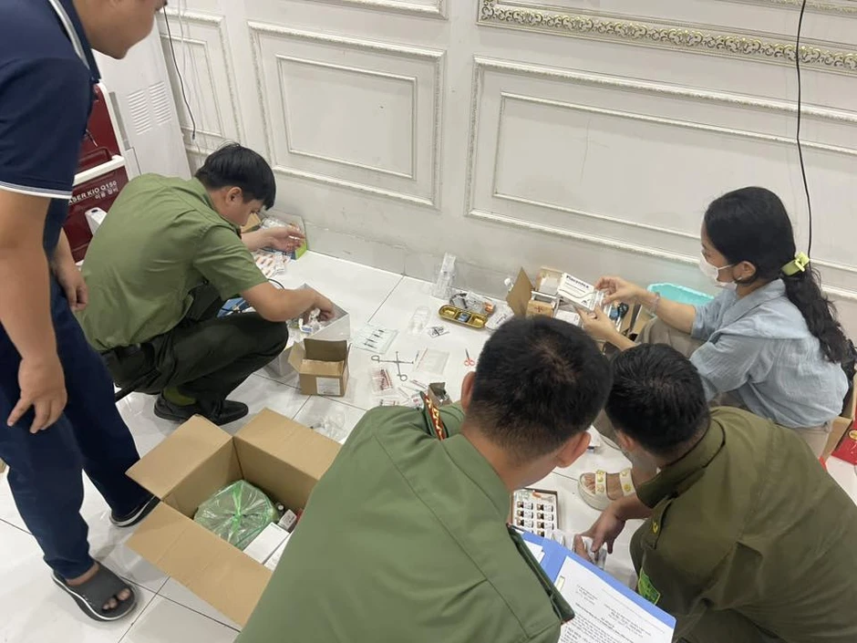 Kinh hoàng cảnh tượng bên trong cơ sở thẩm mỹ không phép tự cắt mí, tiêm filler, ai từng là khách hàng cần trình báo ngay Kinh hoàng cảnh tượng bên trong cơ sở thẩm mỹ không phép tự cắt mí, tiêm filler, ai từng là khách hàng cần trình báo ngay