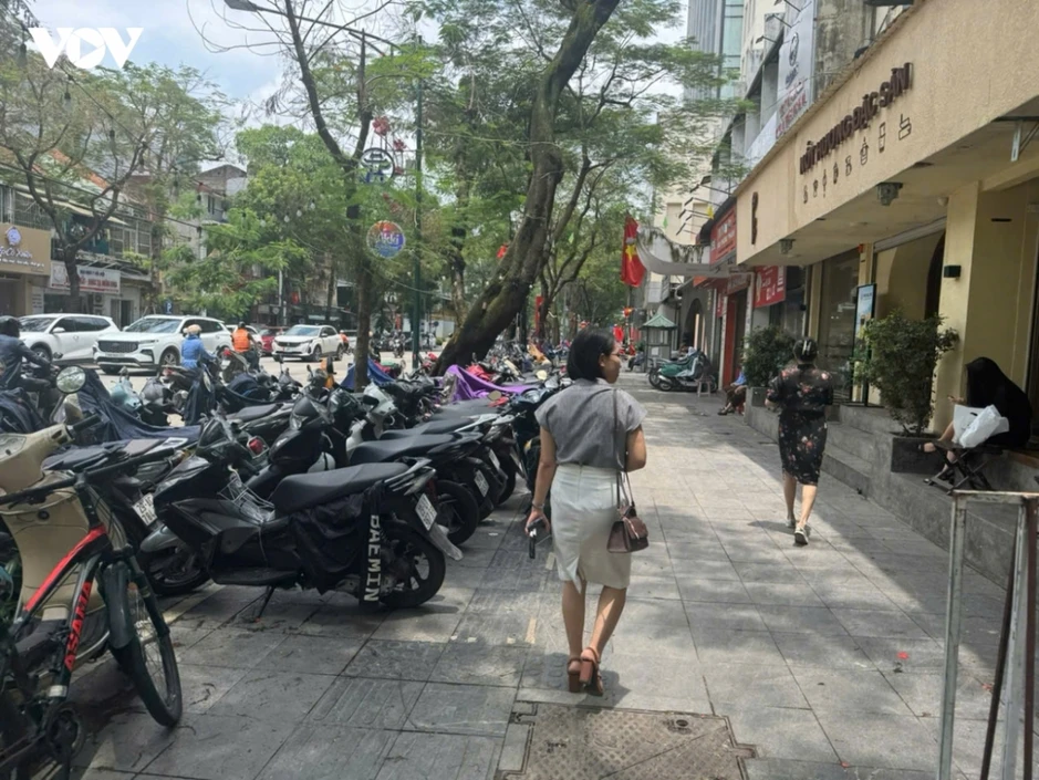 Kinh tế vỉa hè và bài toán quản trị đô thị Kinh tế vỉa hè và bài toán quản trị đô thị