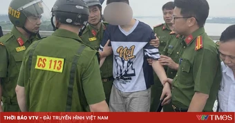 Kịp thời cứu nam thanh niên có ý định tự tử trên cầu Nhật Tân