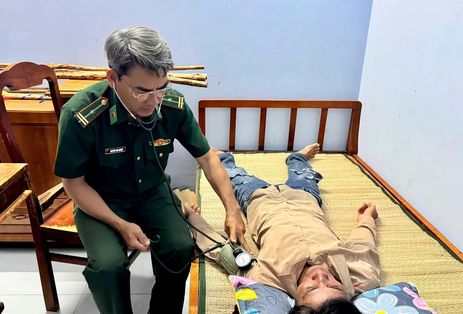Kịp thời cứu vớt 2 thuyền viên bị trôi dạt trên biển Kịp thời cứu vớt 2 thuyền viên bị trôi dạt trên biển