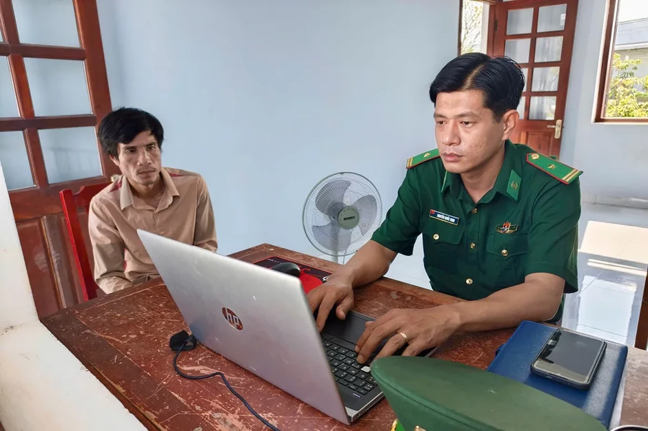 Kịp thời cứu vớt 2 thuyền viên bị trôi dạt trên biển Kịp thời cứu vớt 2 thuyền viên bị trôi dạt trên biển