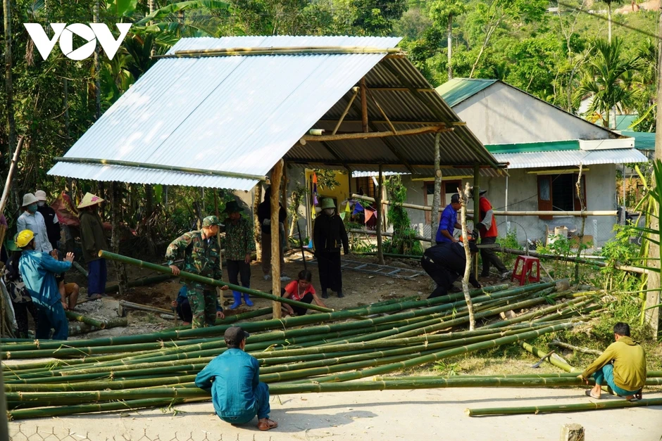 Kịp thời dựng nhà tạm cho hộ dân gặp hỏa hoạn ở Quảng Ngãi Kịp thời dựng nhà tạm cho hộ dân gặp hỏa hoạn ở Quảng Ngãi