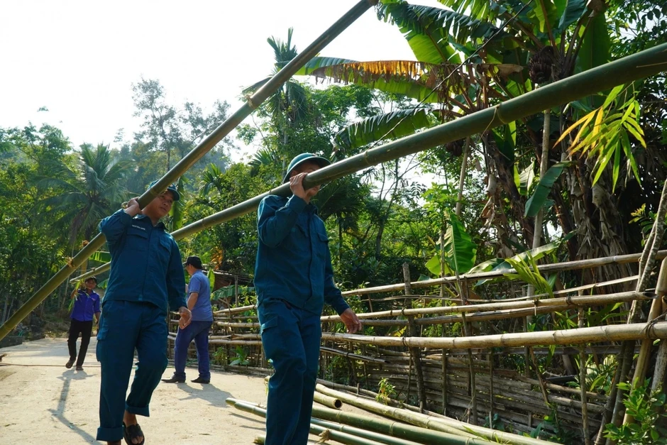 Kịp thời dựng nhà tạm cho hộ dân gặp hỏa hoạn ở Quảng Ngãi Kịp thời dựng nhà tạm cho hộ dân gặp hỏa hoạn ở Quảng Ngãi
