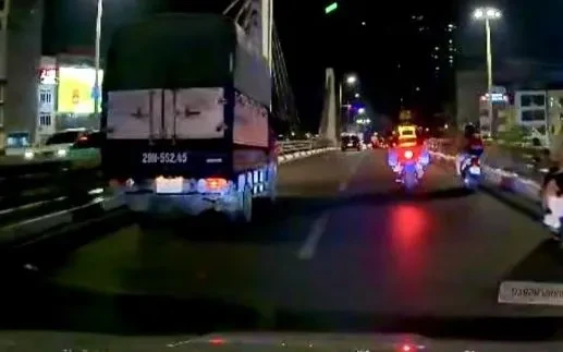 Kịp thời hỗ trợ đưa cháu bé hóc dị vật đi cấp cứu Kịp thời hỗ trợ đưa cháu bé hóc dị vật đi cấp cứu
