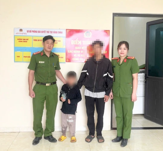 Kịp thời ngăn chặn 4 nữ sinh lớp 8 đi tìm "việc nhẹ lương cao" Kịp thời ngăn chặn 4 nữ sinh lớp 8 đi tìm "việc nhẹ lương cao"