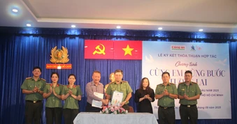 Ký kết chương trình 'Cùng em vững bước tương lai': Chung tay chăm lo hậu phương chiến sĩ