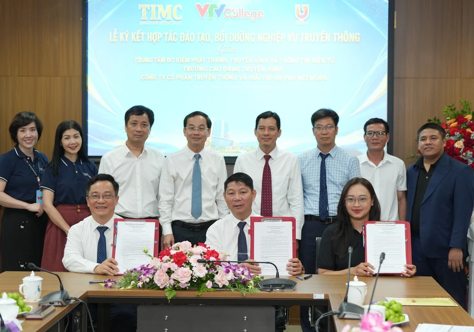 Ký kết hợp tác đào tạo, bồi dưỡng nghiệp vụ trong lĩnh vực truyền thông số Ký kết hợp tác đào tạo, bồi dưỡng nghiệp vụ trong lĩnh vực truyền thông số