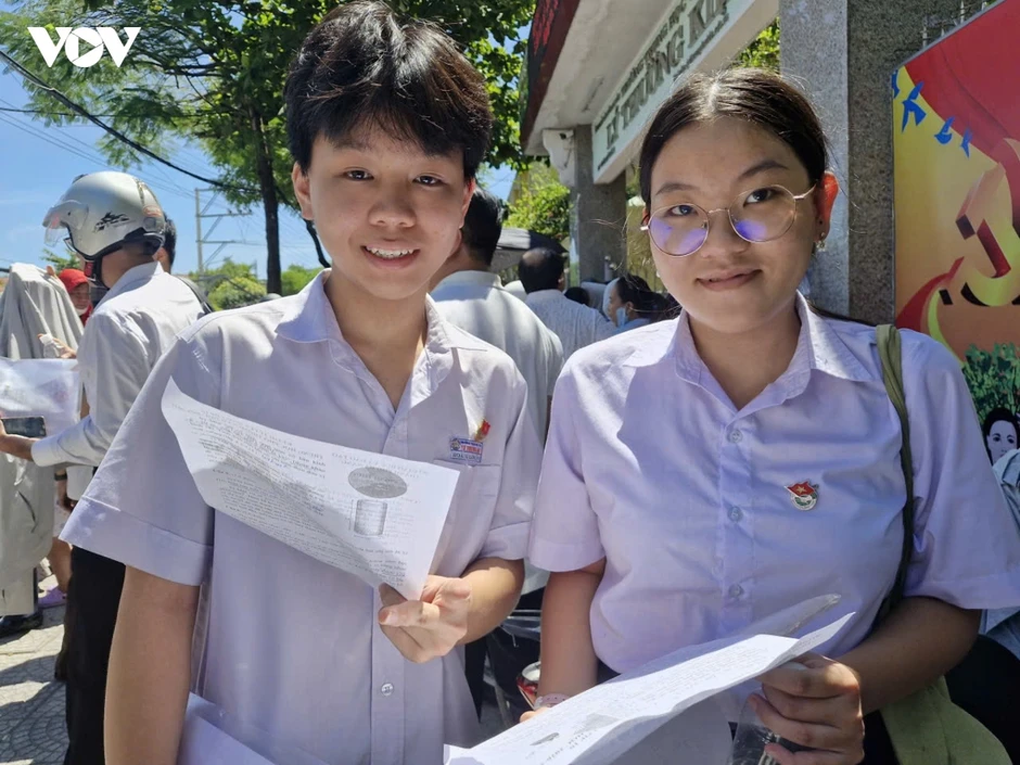 Kỳ thi lớp 10 THPT ở Đà Nẵng: 169 thí sinh vắng mặt, 2 thí sinh bị đình chỉ Kỳ thi lớp 10 THPT ở Đà Nẵng: 169 thí sinh vắng mặt, 2 thí sinh bị đình chỉ