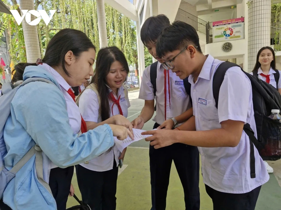 Kỳ thi vào lớp 10 diễn ra sớm hơn, học sinh Đà Nẵng cấp tốc chạy đua "nước rút" Kỳ thi vào lớp 10 diễn ra sớm hơn, học sinh Đà Nẵng cấp tốc chạy đua "nước rút"