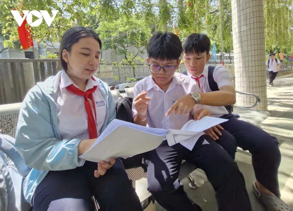 Kỳ thi vào lớp 10 diễn ra sớm hơn, học sinh Đà Nẵng cấp tốc chạy đua "nước rút" Kỳ thi vào lớp 10 diễn ra sớm hơn, học sinh Đà Nẵng cấp tốc chạy đua "nước rút"