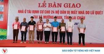 Lai Châu bàn giao 24 căn nhà tái định cư cho người dân vùng lũ Mường Than