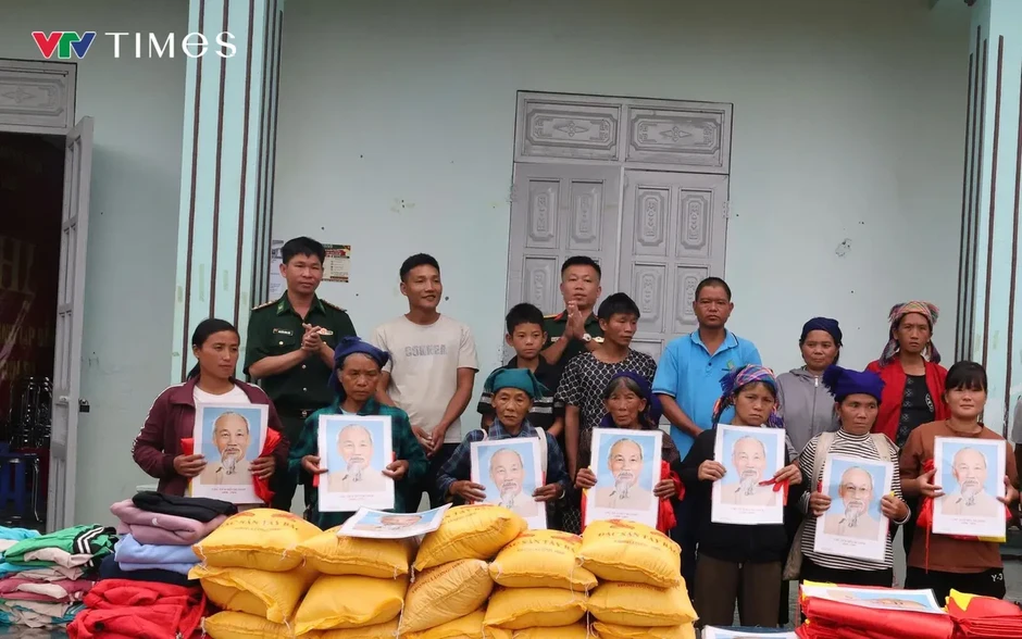 Lai Châu: Đoàn Kinh tế - Quốc phòng 356 trao quà cho nhân dân vùng biên Lai Châu: Đoàn Kinh tế - Quốc phòng 356 trao quà cho nhân dân vùng biên