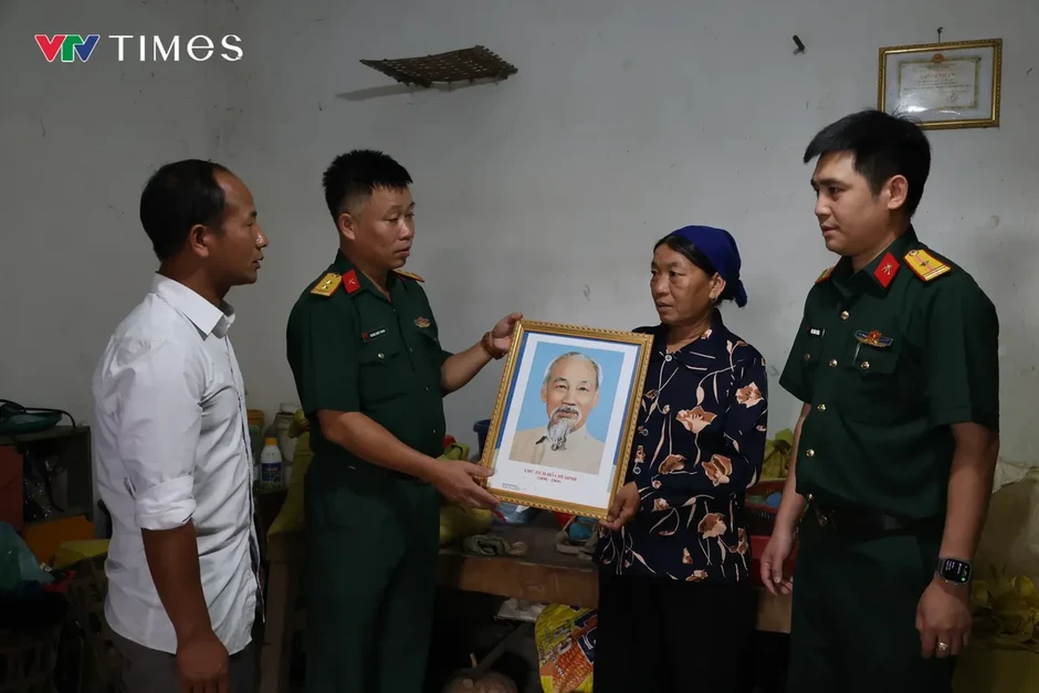 Lai Châu: Đoàn Kinh tế - Quốc phòng 356 trao quà cho nhân dân vùng biên Lai Châu: Đoàn Kinh tế - Quốc phòng 356 trao quà cho nhân dân vùng biên