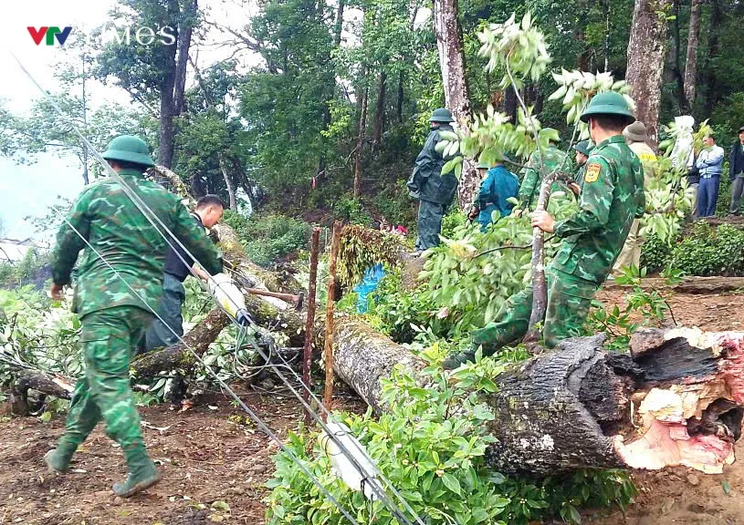 Lai Châu: Dông lốc gây sập nhà, tốc mái nhiều hộ dân Lai Châu: Dông lốc gây sập nhà, tốc mái nhiều hộ dân