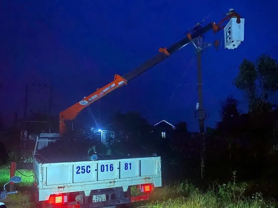 Lai Châu: Hơn 1.000 khách hàng được cấp điện trở lại sau mưa lũ