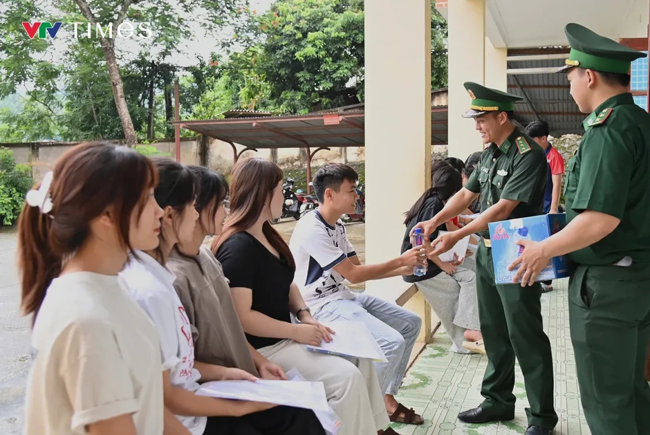 Lai Châu: Người lính quân hàm xanh và hành trình tiếp sức sĩ tử vùng biên
