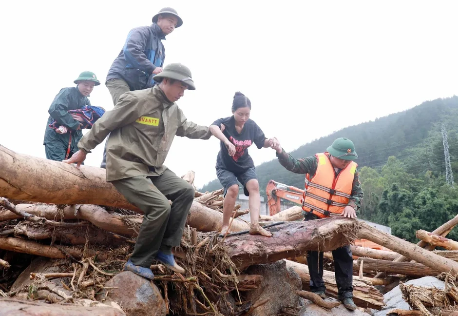 Lai Châu: Những người lính nơi tuyến đầu chống lũ Lai Châu: Những người lính nơi tuyến đầu chống lũ