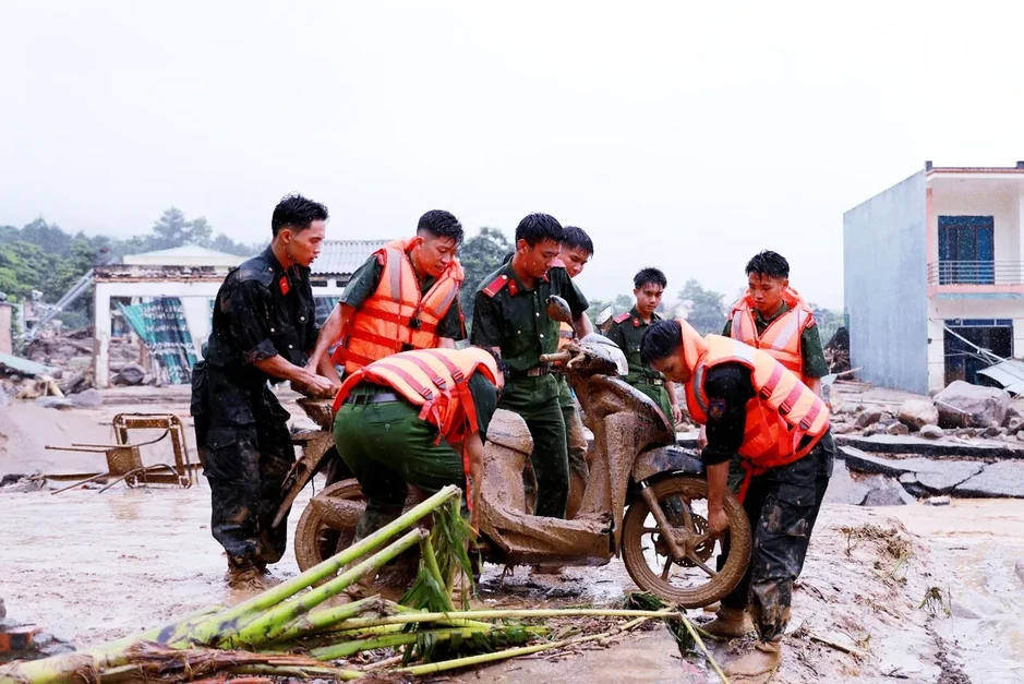 Lai Châu: Những người lính nơi tuyến đầu chống lũ Lai Châu: Những người lính nơi tuyến đầu chống lũ