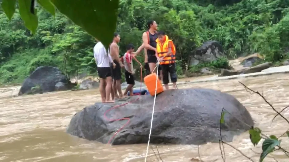 Lai Châu: Những người lính nơi tuyến đầu chống lũ Lai Châu: Những người lính nơi tuyến đầu chống lũ