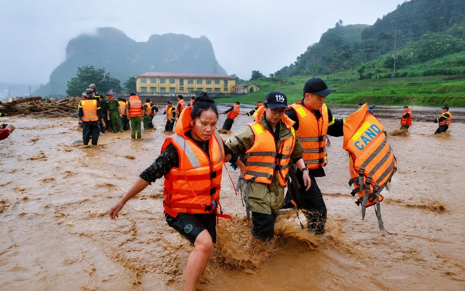 Lai Châu: Những người lính nơi tuyến đầu chống lũ Lai Châu: Những người lính nơi tuyến đầu chống lũ