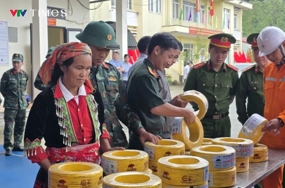 Lai Châu: Thắp sáng bản làng bằng năng lượng xanh Lai Châu: Thắp sáng bản làng bằng năng lượng xanh