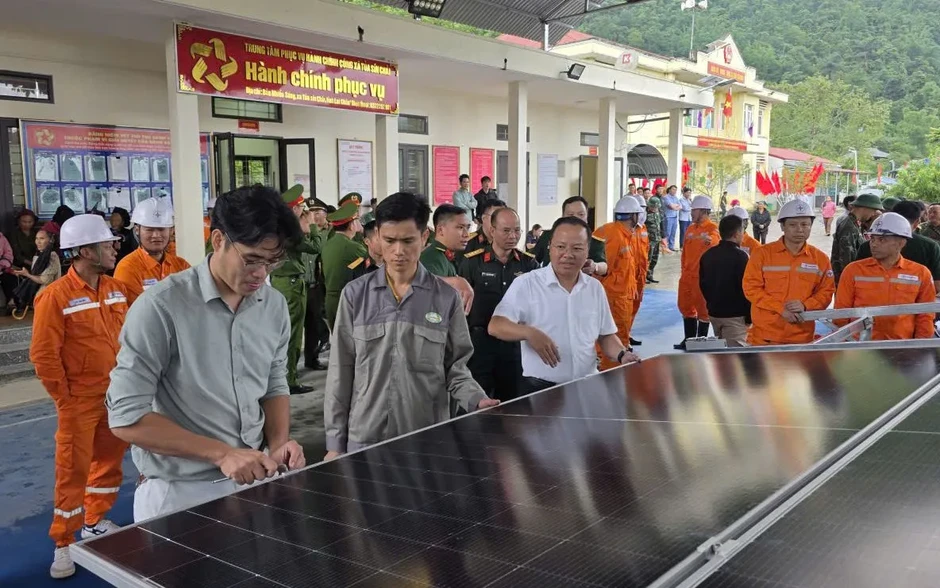 Lai Châu: Thắp sáng bản làng bằng năng lượng xanh Lai Châu: Thắp sáng bản làng bằng năng lượng xanh