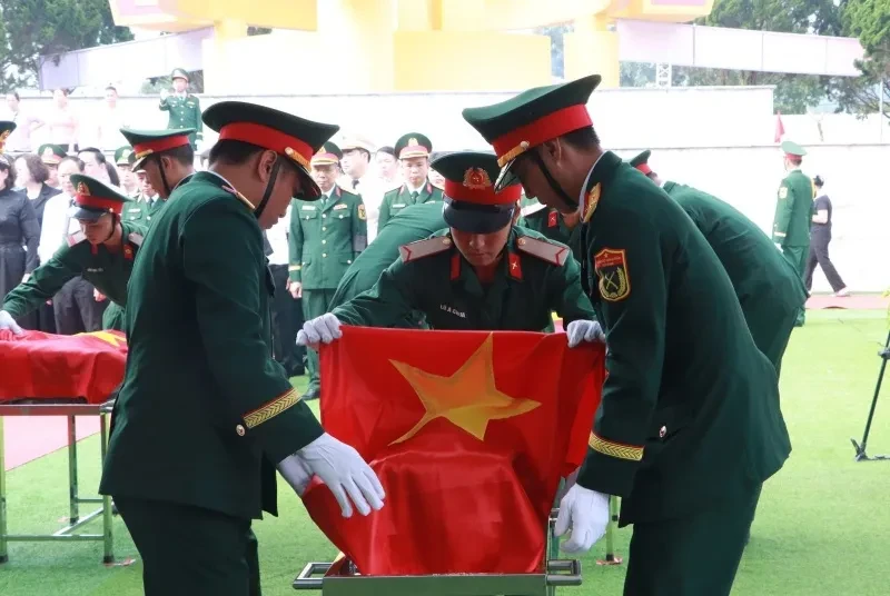 Lai Châu: Truy điệu, an táng 47 hài cốt liệt sĩ hy sinh từ 75 năm trước Lai Châu: Truy điệu, an táng 47 hài cốt liệt sĩ hy sinh từ 75 năm trước