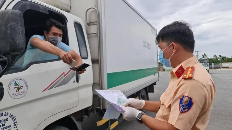 Lái xe có phải mang theo Giấy chứng nhận hoàn thành tập huấn nghiệp vụ vận tải đường bộ? Lái xe có phải mang theo Giấy chứng nhận hoàn thành tập huấn nghiệp vụ vận tải đường bộ?