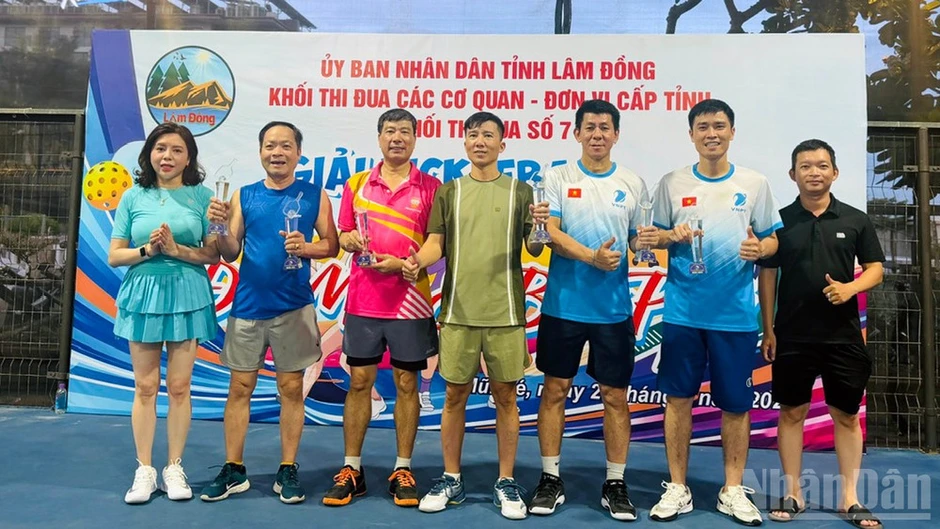 Lâm Đồng: Các đơn vị Khối thi đua số 7 hoàn thành tốt chỉ tiêu doanh thu Lâm Đồng: Các đơn vị Khối thi đua số 7 hoàn thành tốt chỉ tiêu doanh thu