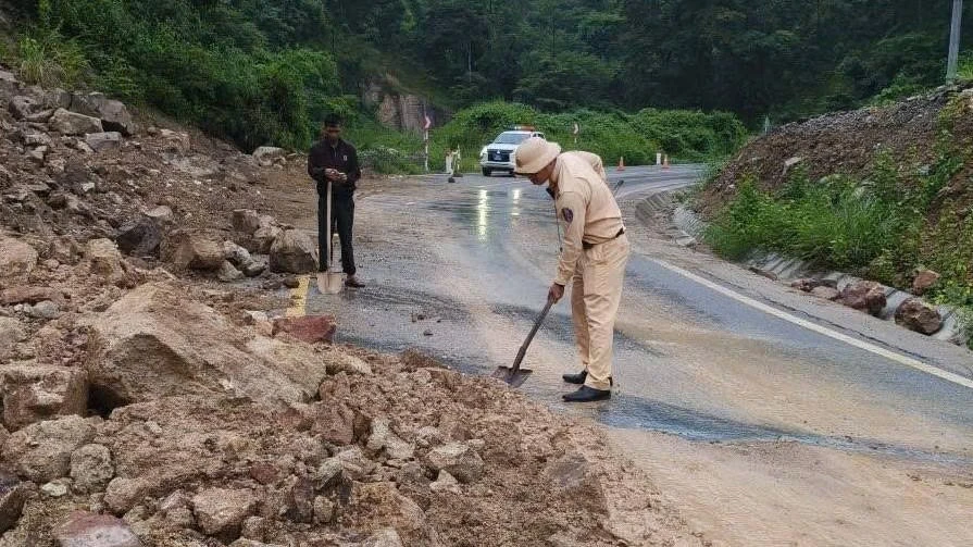 Lâm Đồng: Đèo Đại Ninh tiếp tục sạt lở vị trí cũ Lâm Đồng: Đèo Đại Ninh tiếp tục sạt lở vị trí cũ