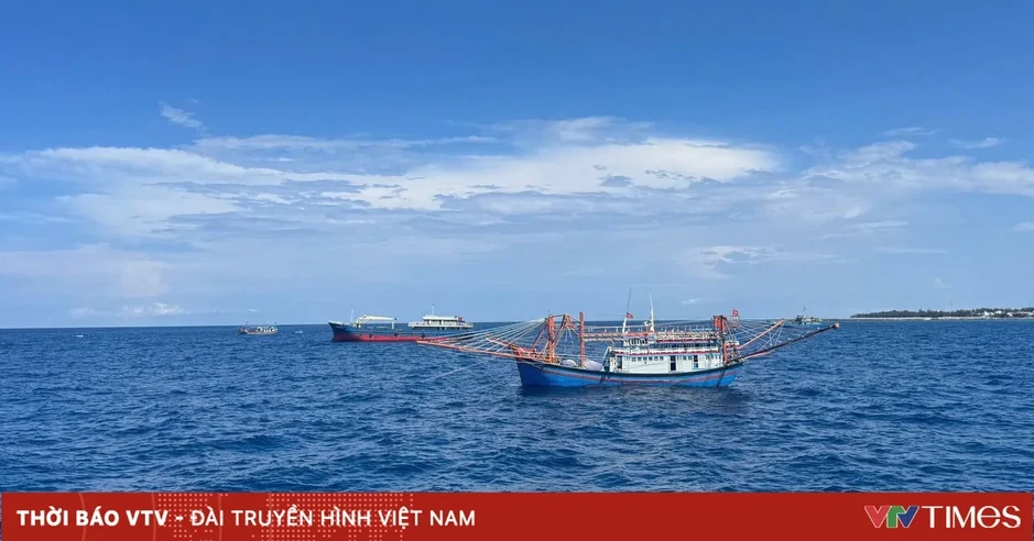 Lâm Đồng: Hỗ trợ 17 thuyền viên tàu cá gặp sự cố trên biển Lâm Đồng: Hỗ trợ 17 thuyền viên tàu cá gặp sự cố trên biển
