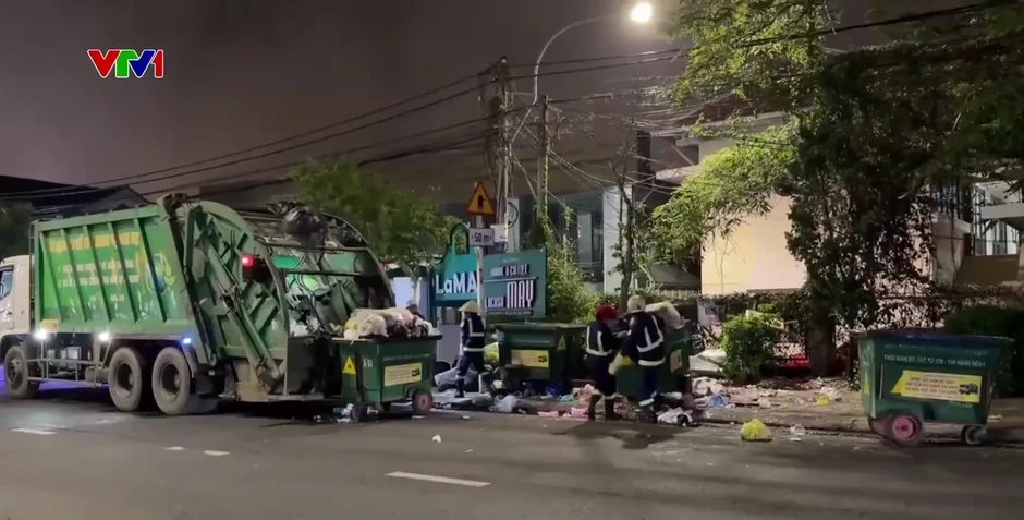 Lâm Đồng: Khẩn trương thu gom hàng trăm tấn rác tồn đọng Lâm Đồng: Khẩn trương thu gom hàng trăm tấn rác tồn đọng