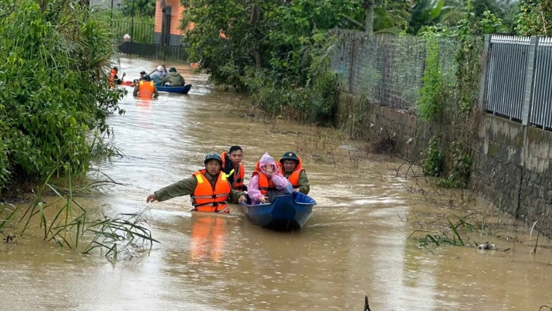 Lâm Đồng: Mưa kéo dài khiến khu vực Bảo Lộc ngập sâu Lâm Đồng: Mưa kéo dài khiến khu vực Bảo Lộc ngập sâu