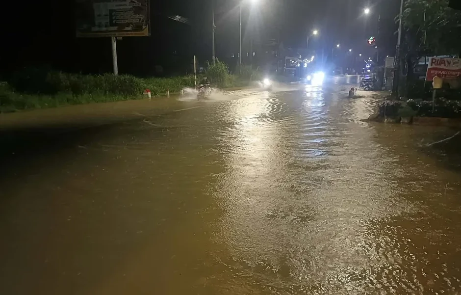 Lâm Đồng: Mưa lớn lại gây ngập quốc lộ 20 Lâm Đồng: Mưa lớn lại gây ngập quốc lộ 20