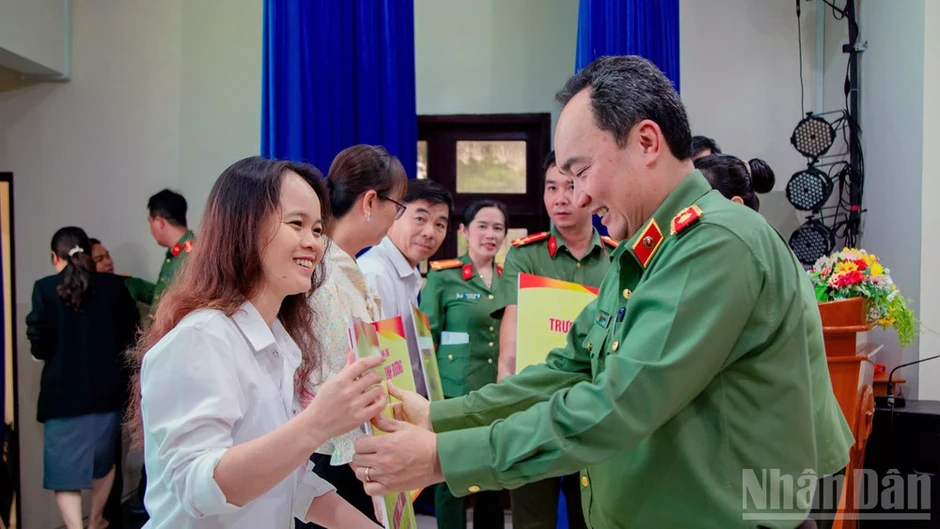 Lâm Đồng: Những món quà ý nghĩa đến với đặc khu Phú Quý Lâm Đồng: Những món quà ý nghĩa đến với đặc khu Phú Quý