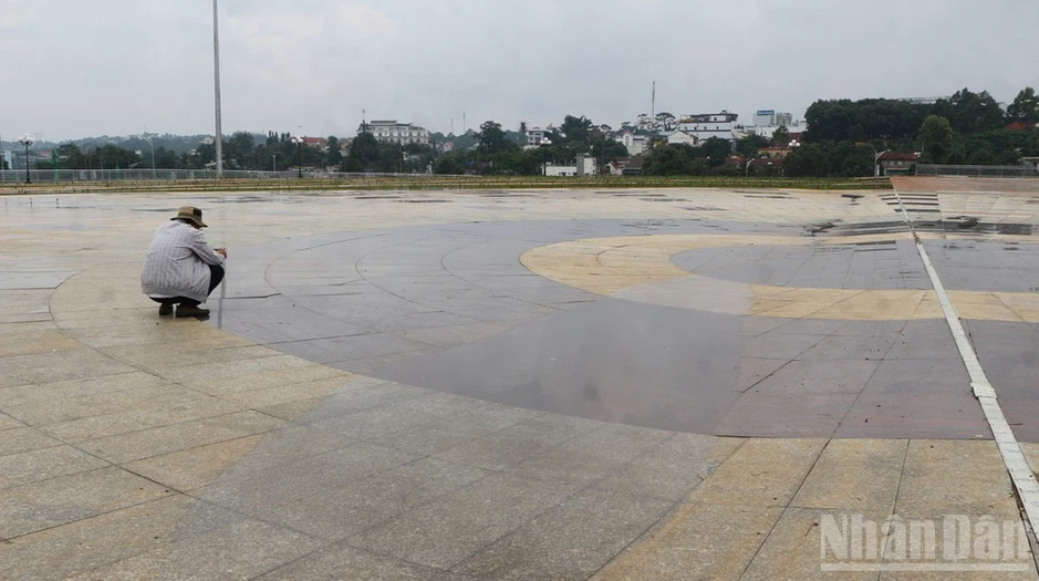 Lâm Đồng: Quảng trường 400 tỷ đồng sụt lún sau hơn một tuần khánh thành Lâm Đồng: Quảng trường 400 tỷ đồng sụt lún sau hơn một tuần khánh thành