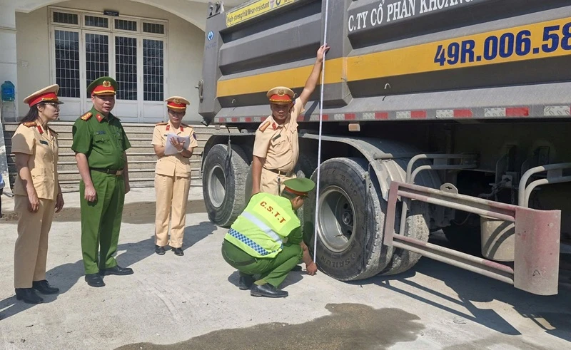 Lâm Đồng: Siết chặt quản lý xe ô tô trên 15 tấn phòng ngừa tai nạn giao thông Lâm Đồng: Siết chặt quản lý xe ô tô trên 15 tấn phòng ngừa tai nạn giao thông