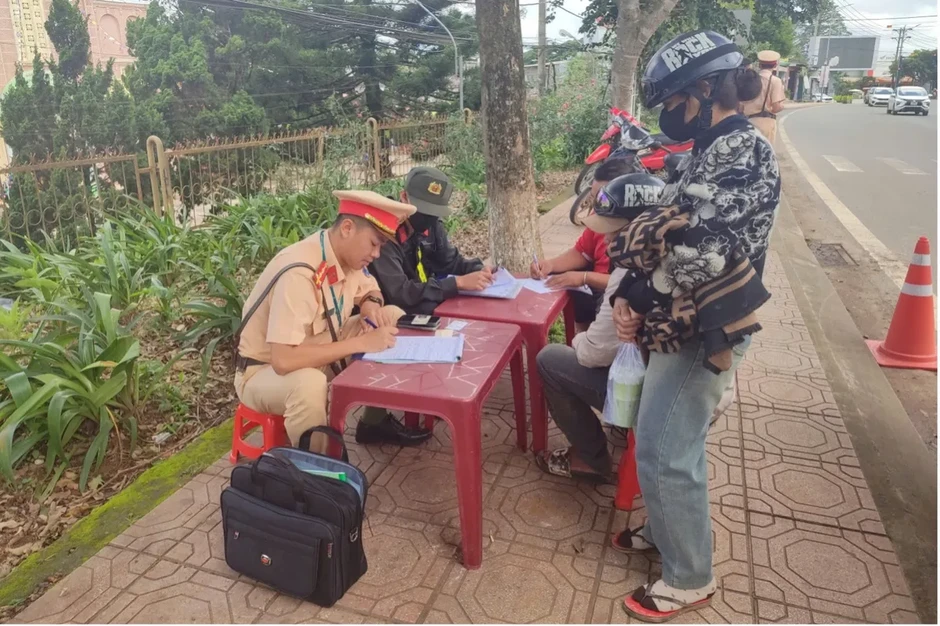 Lâm Đồng tăng cường bảo đảm trật tự, an toàn giao thông phục vụ bầu cử Lâm Đồng tăng cường bảo đảm trật tự, an toàn giao thông phục vụ bầu cử