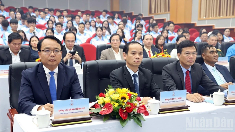 Lâm Đồng tạo môi trường để sinh viên phát huy năng lực và khát vọng cống hiến Lâm Đồng tạo môi trường để sinh viên phát huy năng lực và khát vọng cống hiến