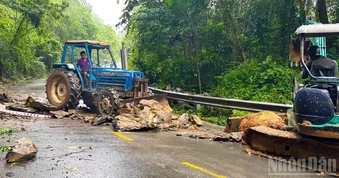 Lâm Đồng: Tập trung khắc phục sạt lở đất trên đèo Con Ó