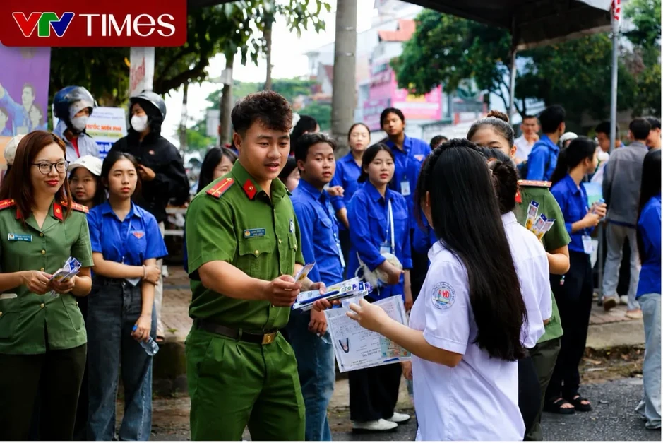 Lâm Đồng: Thí sinh tự tin bước vào môn thi Ngữ Văn kỳ thi tốt nghiệp THPT năm 2026 Lâm Đồng: Thí sinh tự tin bước vào môn thi Ngữ Văn kỳ thi tốt nghiệp THPT năm 2026