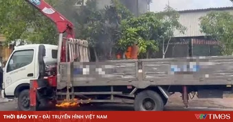 Lâm Đồng: Xe cẩu vướng dây điện phát nổ, tài xế tử vong