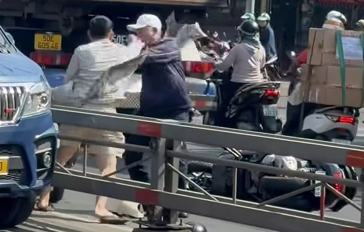 Làm rõ clip hai người đánh nhau trên đường Trường Chinh trong lúc chạy xe