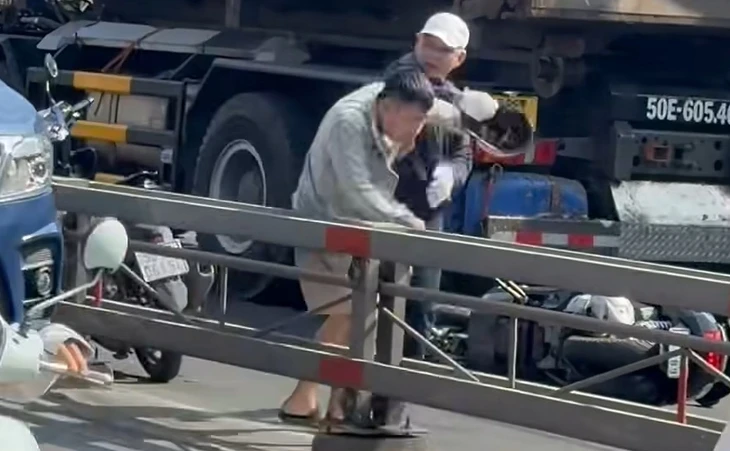 Làm rõ clip hai người đánh nhau trên đường Trường Chinh trong lúc chạy xe