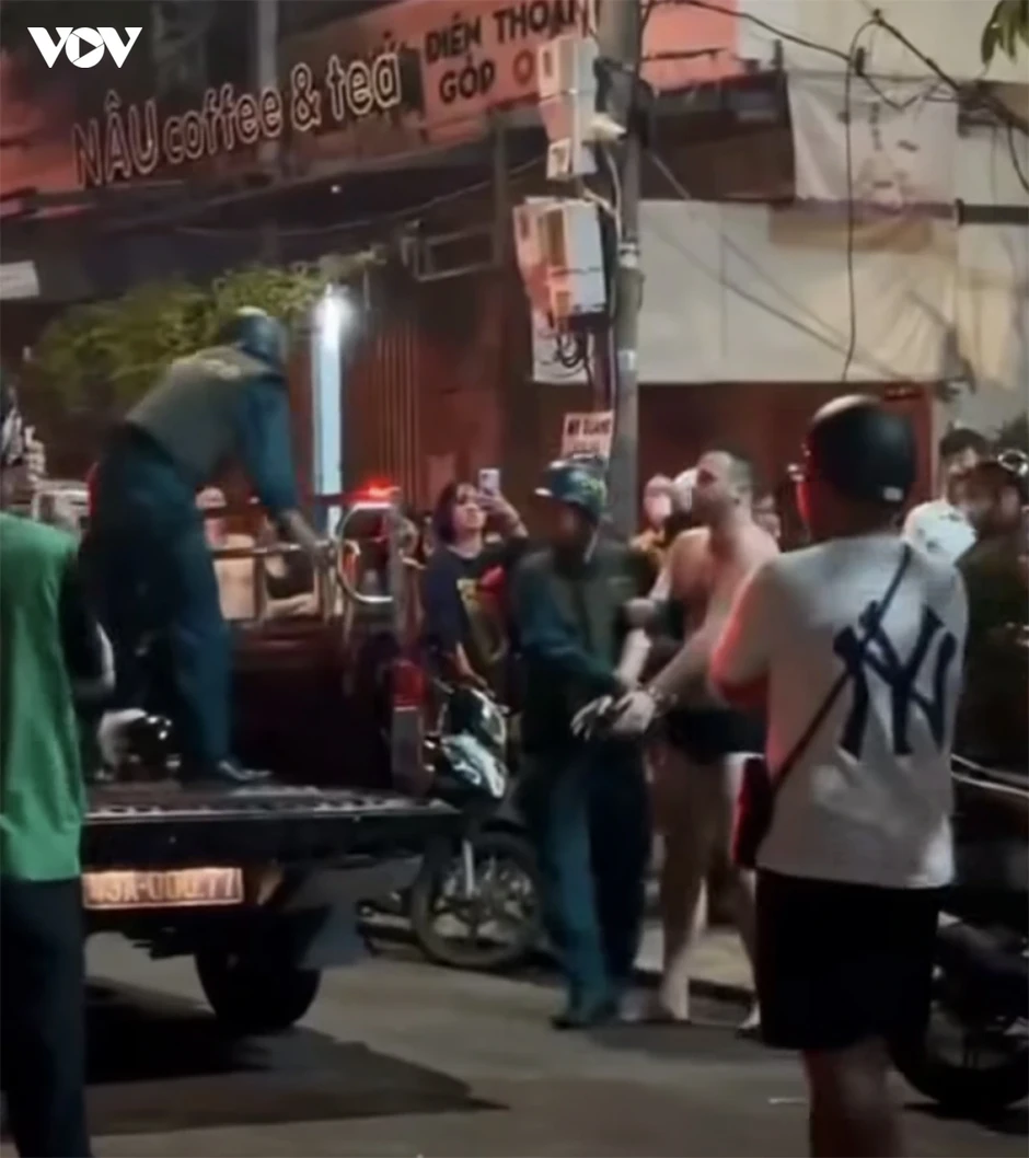 Làm rõ hành vi khách nước ngoài đập phá quán cà phê ở Đà Nẵng Làm rõ hành vi khách nước ngoài đập phá quán cà phê ở Đà Nẵng