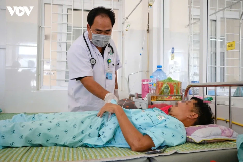 Làm rõ vụ 75 người nghi bị ngộ độc thực phẩm sau khi ăn bánh mì ở Gia Lai Làm rõ vụ 75 người nghi bị ngộ độc thực phẩm sau khi ăn bánh mì ở Gia Lai