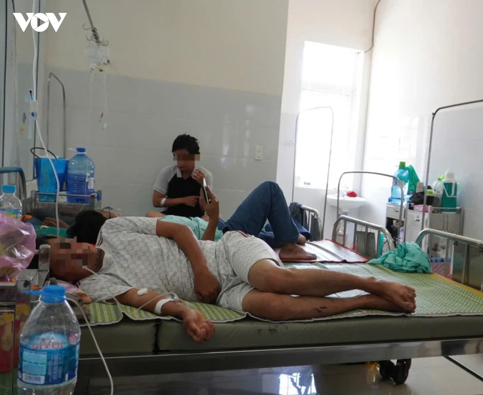 Làm rõ vụ 75 người nghi bị ngộ độc thực phẩm sau khi ăn bánh mì ở Gia Lai Làm rõ vụ 75 người nghi bị ngộ độc thực phẩm sau khi ăn bánh mì ở Gia Lai