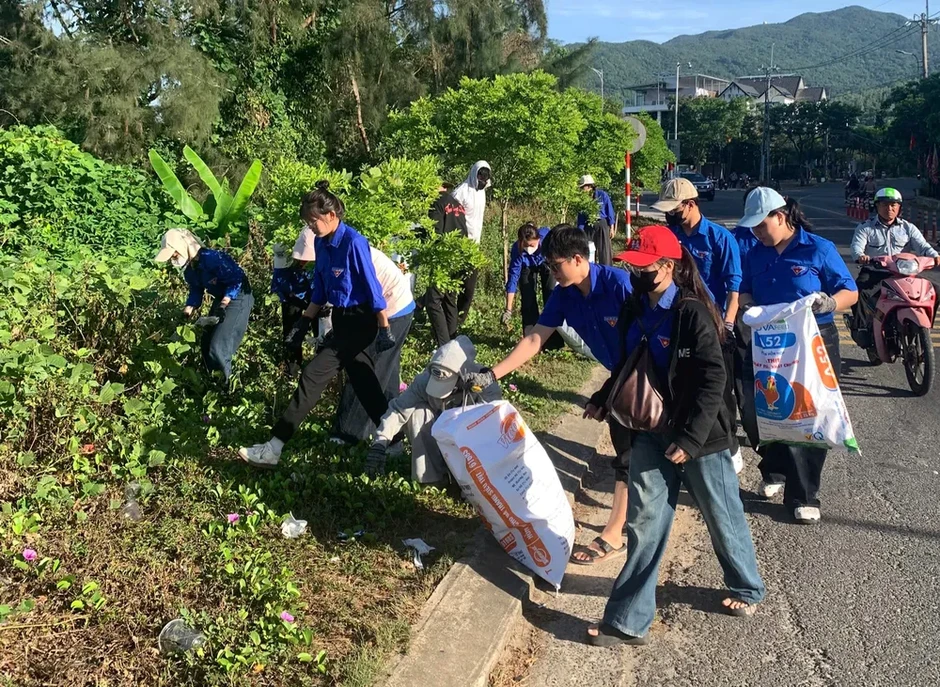 Lặn biển Sơn Trà gỡ "lưới ma", nhặt rác dưới đáy biển Lặn biển Sơn Trà gỡ "lưới ma", nhặt rác dưới đáy biển