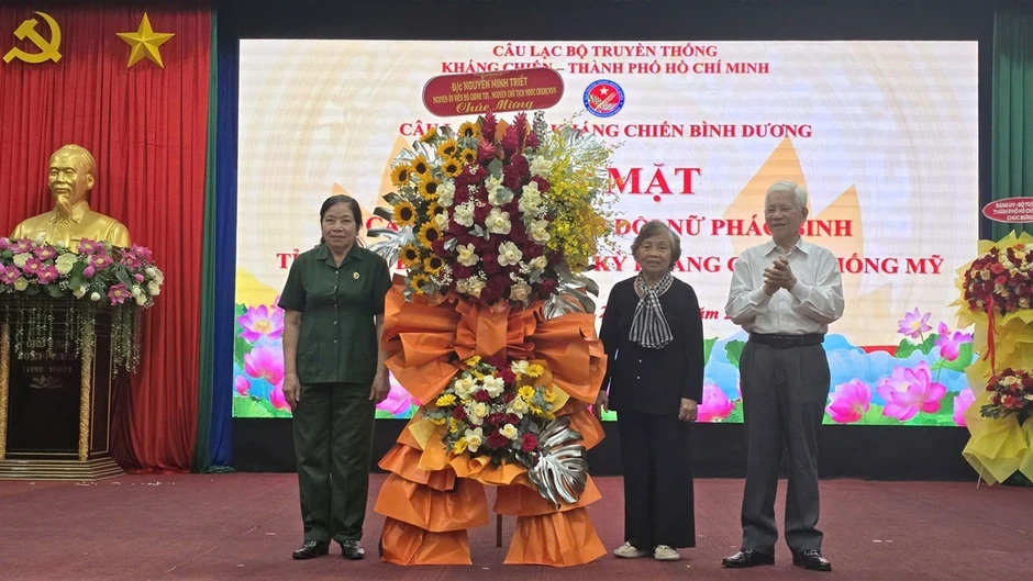Lần đầu tiên sau hơn 50 năm, 92 nữ pháo binh đất Thủ Dầu Một cùng tề tựu Lần đầu tiên sau hơn 50 năm, 92 nữ pháo binh đất Thủ Dầu Một cùng tề tựu